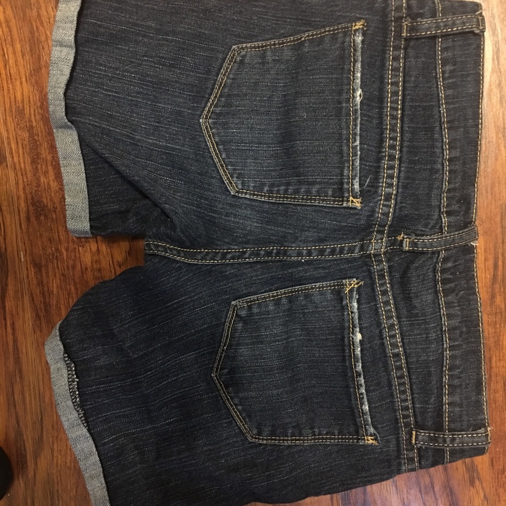 Distressed shorts - Picture 2 of 2